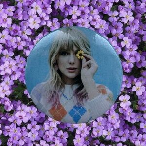 $3 Add-On 🆕Taylor Swift Button Pin